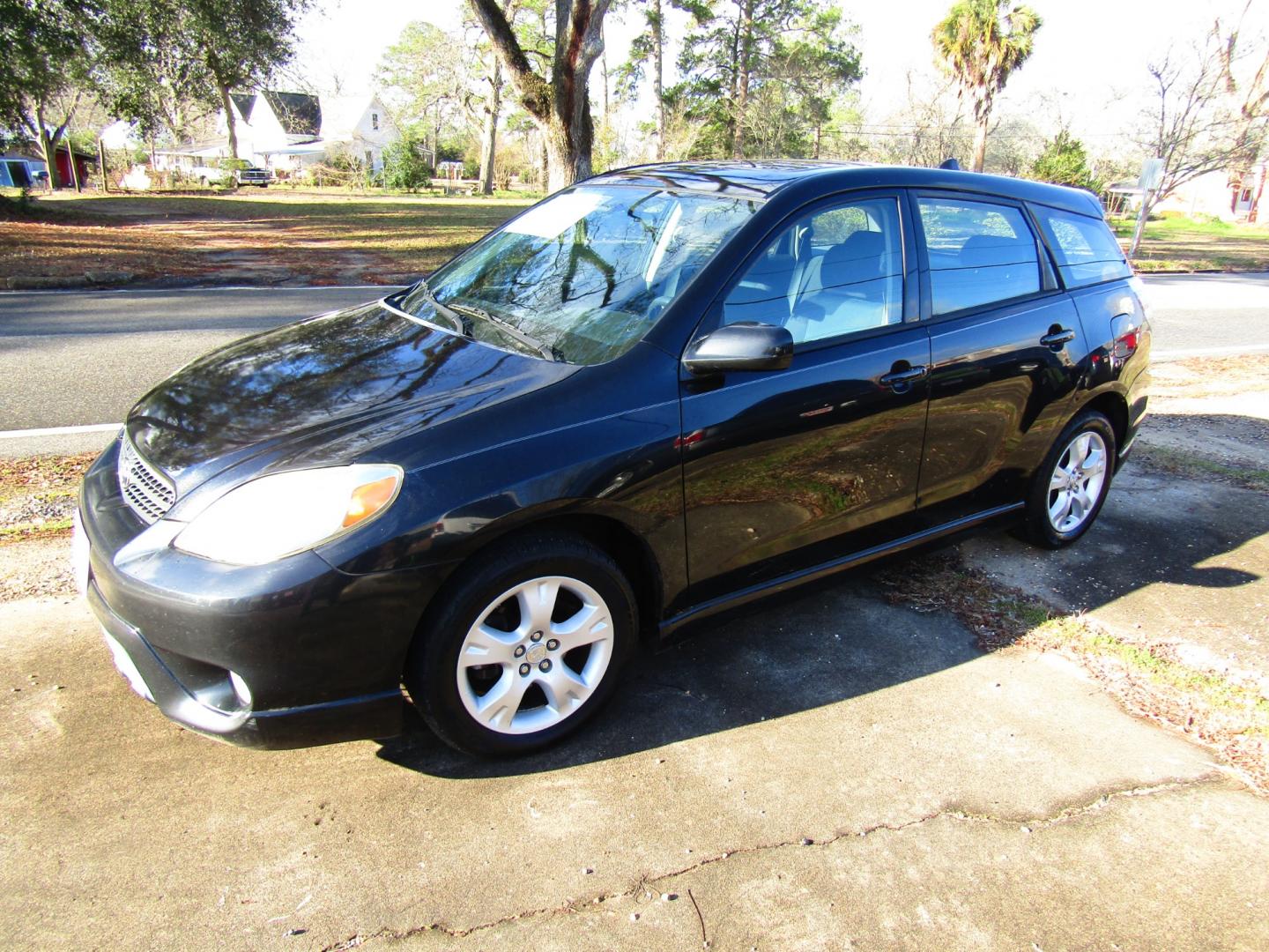 2008 Black Toyota Matrix 2WD (2T1KR32E58C) with an 1.8L L4 DOHC 16V engine, Automatic transmission, located at 15016 S Hwy 231, Midland City, AL, 36350, (334) 983-3001, 31.306210, -85.495277 - Photo#2